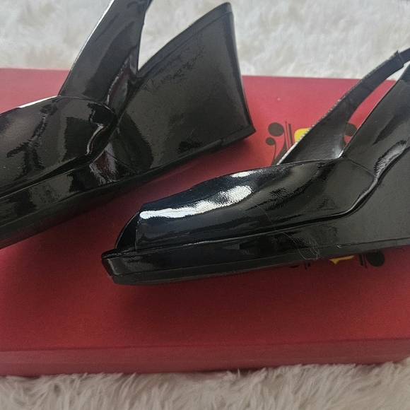 Vaneli Black Heels Sleek Slingback Design - Picture 2 of 3